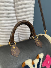 Lade das Bild in den Galerie-Viewer, LOUIS VUITTON TEDDY SPEEDY 30
