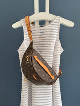 Lade das Bild in den Galerie-Viewer, LOUIS VUITTON BUMBAG