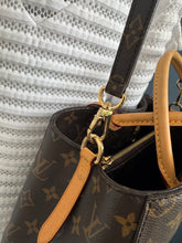 Lade das Bild in den Galerie-Viewer, LOUIS VUITTON MONTAIGNE