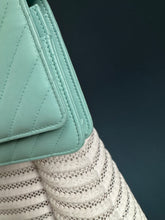 Lade das Bild in den Galerie-Viewer, CHANEL WOC