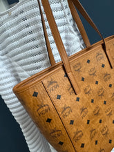 Lade das Bild in den Galerie-Viewer, MCM TONI SHOPPER