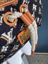 Lade das Bild in den Galerie-Viewer, LOUIS VUITTON BULLES MM