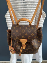 Lade das Bild in den Galerie-Viewer, LOUIS VUITTON MONTSOURIS PM