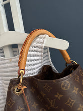 Lade das Bild in den Galerie-Viewer, LOUIS VUITTON ARTSY MM