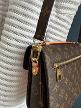 Lade das Bild in den Galerie-Viewer, LOUIS VUITTON MÉTIS ANIMAL