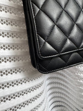 Lade das Bild in den Galerie-Viewer, CHANEL WOC