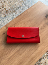 Lade das Bild in den Galerie-Viewer, LOUIS VUITTON EMILIE GELDBÖRSE