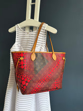 Lade das Bild in den Galerie-Viewer, LOUIS VUITTON NEVERFULL MM YOYOI KUSAMA