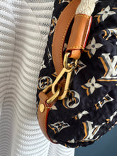 Lade das Bild in den Galerie-Viewer, LOUIS VUITTON BULLES MM