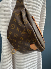 Lade das Bild in den Galerie-Viewer, LOUIS VUITTON BUMBAG