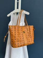 Lade das Bild in den Galerie-Viewer, MCM LIZ SHOPPER MEDIUM