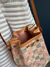 Lade das Bild in den Galerie-Viewer, LOUIS VUITTON NANA NOÉ TAHITIENNE