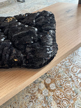 Lade das Bild in den Galerie-Viewer, CHANEL 19 POUCH