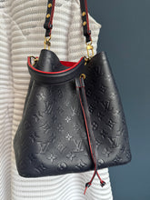 Lade das Bild in den Galerie-Viewer, LOUIS VUITTON NÉONOÉ EMPREINTE