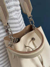 Lade das Bild in den Galerie-Viewer, LOUIS VUITTON NÉONOÉ BB EPI