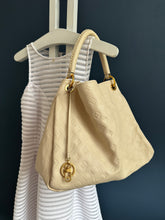 Lade das Bild in den Galerie-Viewer, LOUIS VUITTON ARTSY MM EMPREINTE