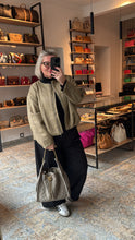 Lade das Bild in den Galerie-Viewer, CHANEL 25 MEDIUM