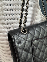 Lade das Bild in den Galerie-Viewer, CHANEL DOUBLE FLAP MEDIUM