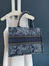 Lade das Bild in den Galerie-Viewer, DIOR TOTE BOOK MEDIUM