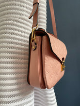 Lade das Bild in den Galerie-Viewer, LOUIS VUITTON MÉTIS EMPREINTE