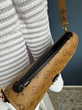 Lade das Bild in den Galerie-Viewer, LOUIS VUITTON MÉTIS REVERSE
