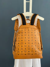 Lade das Bild in den Galerie-Viewer, MCM STARK LARGE RUCKSACK