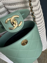 Lade das Bild in den Galerie-Viewer, CHANEL VANITY CASE