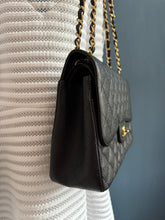 Lade das Bild in den Galerie-Viewer, CHANEL DOUBLE FLAP JUMBO