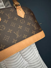 Lade das Bild in den Galerie-Viewer, LOUIS VUITTON ALMA BB