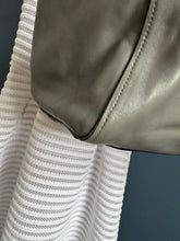 Lade das Bild in den Galerie-Viewer, PRADA BAG