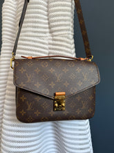 Lade das Bild in den Galerie-Viewer, LOUIS VUITTON MÉTIS