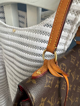 Lade das Bild in den Galerie-Viewer, LOUIS VUITTON CLUNY BB