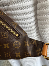 Lade das Bild in den Galerie-Viewer, LOUIS VUITTON BUMBAG