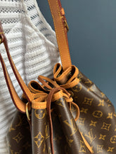 Lade das Bild in den Galerie-Viewer, LOUIS VUITTON NOÉ GRANDE