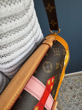 Lade das Bild in den Galerie-Viewer, LOUIS VUITTON MÉTIS SUMMER TRANK