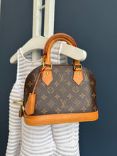 Lade das Bild in den Galerie-Viewer, LOUIS VUITTON ALMA BB