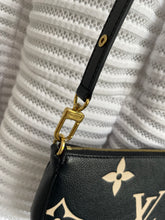 Lade das Bild in den Galerie-Viewer, LOUIS VUITTON POCHETTE BICOLOR