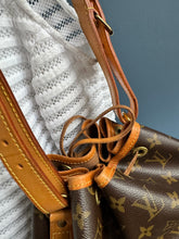 Lade das Bild in den Galerie-Viewer, LOUIS VUITTON NOÉ GEANDE