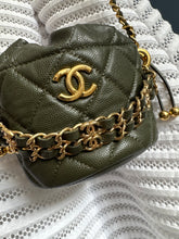 Lade das Bild in den Galerie-Viewer, CHANEL22 MINI BUCKET