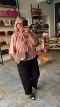 Lade das Bild in den Galerie-Viewer, CHANEL BOY VELVET SMALL