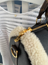 Lade das Bild in den Galerie-Viewer, LOUIS VUITTON TEDDY SPEEDY 30