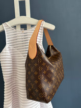 Lade das Bild in den Galerie-Viewer, LOUIS VUITTON SLOUCHY MM