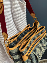 Lade das Bild in den Galerie-Viewer, LOUIS VUITTON RAYÉ PORTE EPAULE MM