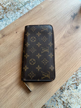 Lade das Bild in den Galerie-Viewer, LOUIS VUITTON ZIPPY GELDBÖRSE