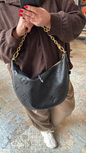 Lade das Bild in den Galerie-Viewer, LOUIS VUITTON LOOP HOBO EMPREINTE