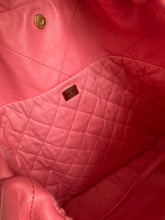 Lade das Bild in den Galerie-Viewer, CHANEL 22 BEUTEL ROSA