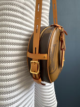Lade das Bild in den Galerie-Viewer, LOUIS VUITTON BOÎTE CHAPEAU SOUPLE MM