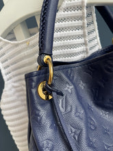 Lade das Bild in den Galerie-Viewer, LOUIS VUITTON ARTSY CELEST EMPREINTE