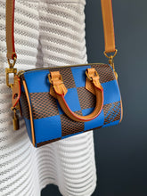 Lade das Bild in den Galerie-Viewer, LOUIS VUITTON SPEEDY 18 POP BLUE