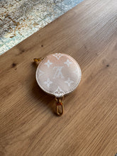 Lade das Bild in den Galerie-Viewer, LOUIS VUITTON ROUND COIN